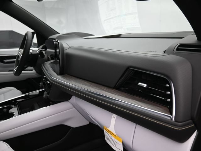 New 2025 Chevrolet Suburban Premier AWD/4WD image 37