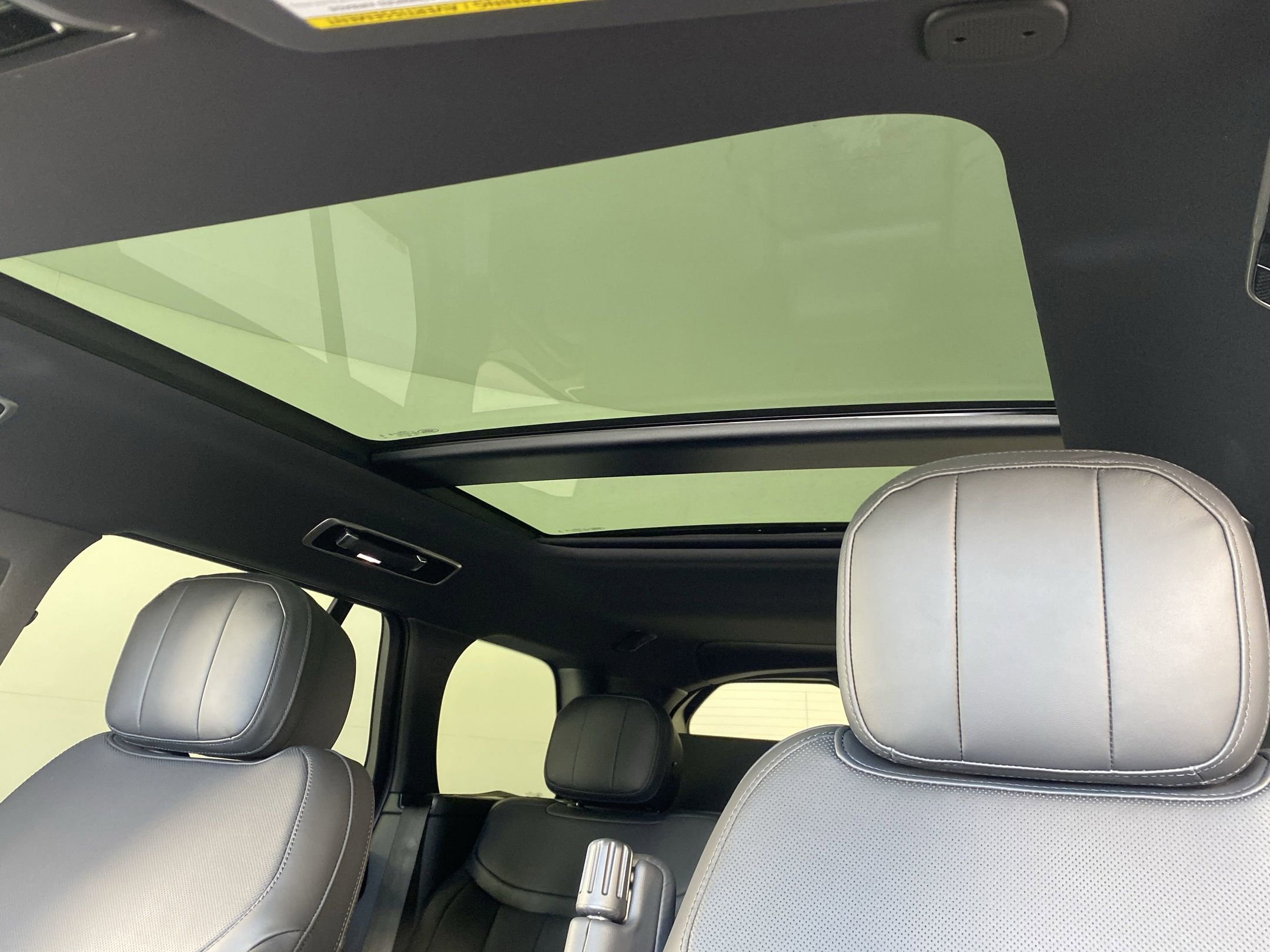 New 2025 Land Rover Range Rover SE image 11