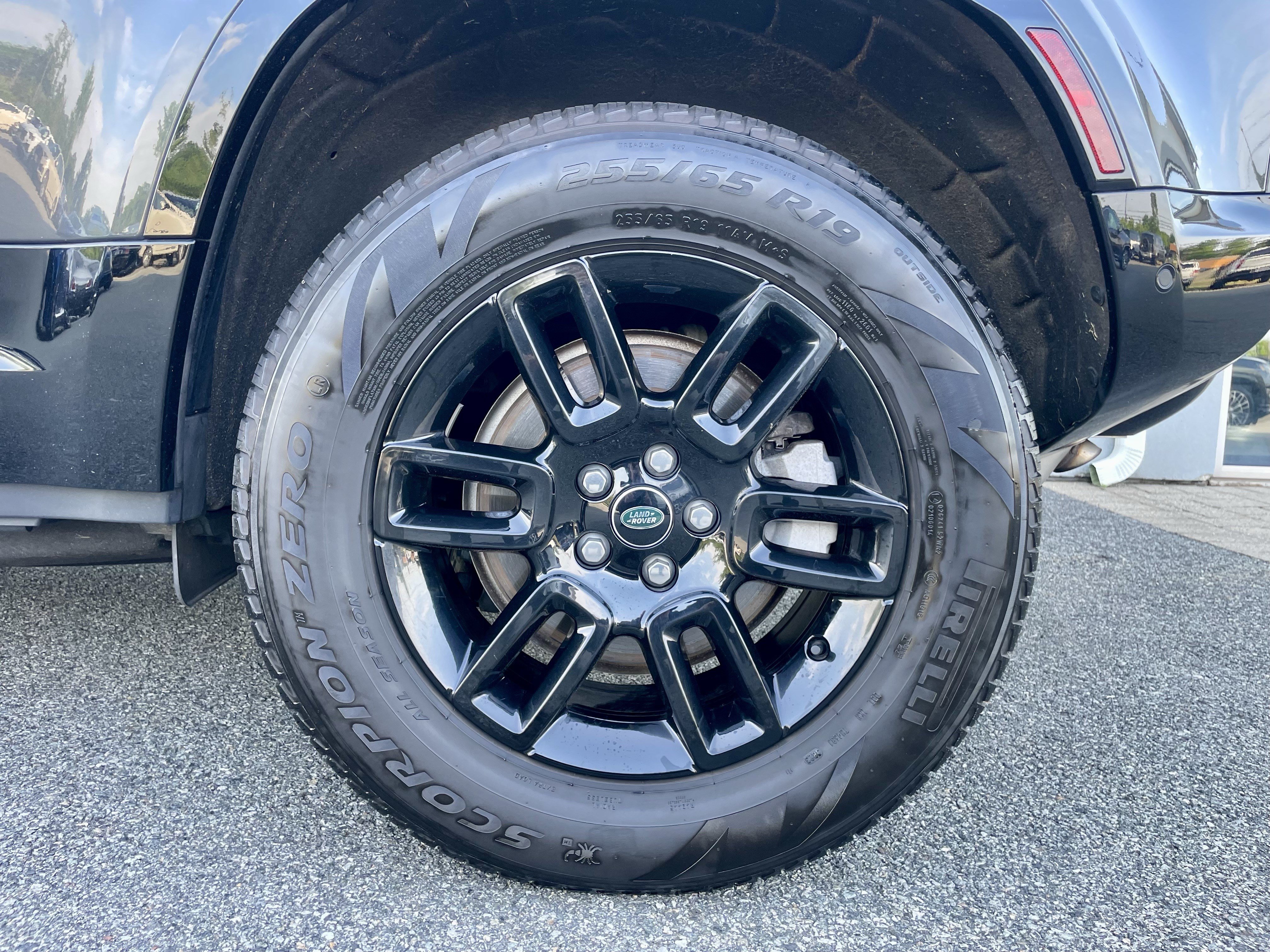 Certified 2024 Land Rover Defender 110 X-Dynamic SE AWD/4WD image 10