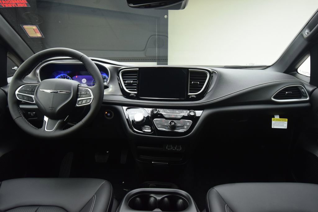 New 2025 Chrysler Pacifica Select image 29