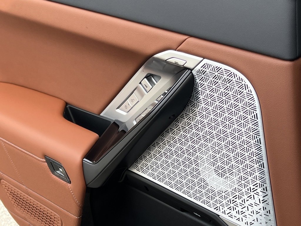 Used 2024 BMW i7 xDrive60 w/ Executive Package image 34