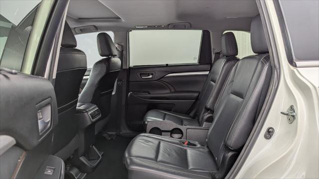 Used 2015 Toyota Highlander XLE image 17