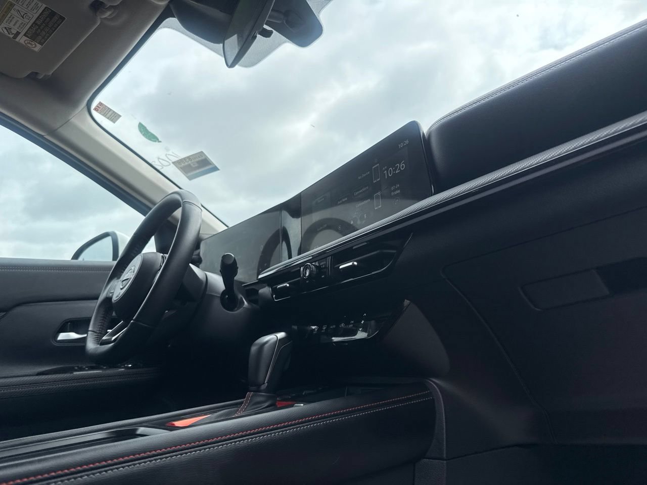 Certified 2025 Nissan Kicks SR FWD image 28