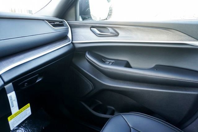 New 2025 Jeep Grand Cherokee Limited w/ Black Appearance Package image 31