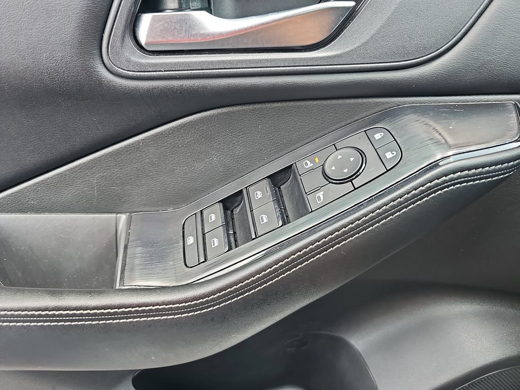 Used 2025 Nissan Rogue SV FWD image 26