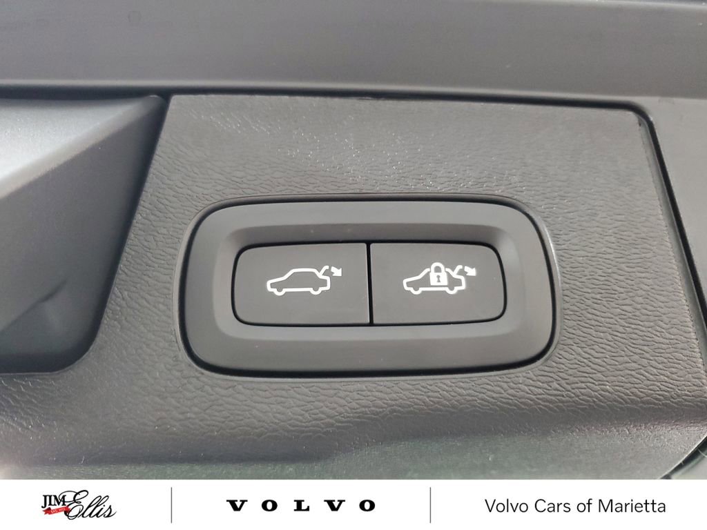 Used 2026 Volvo XC60 B5 Ultra w/ Protection Package Premier image 11