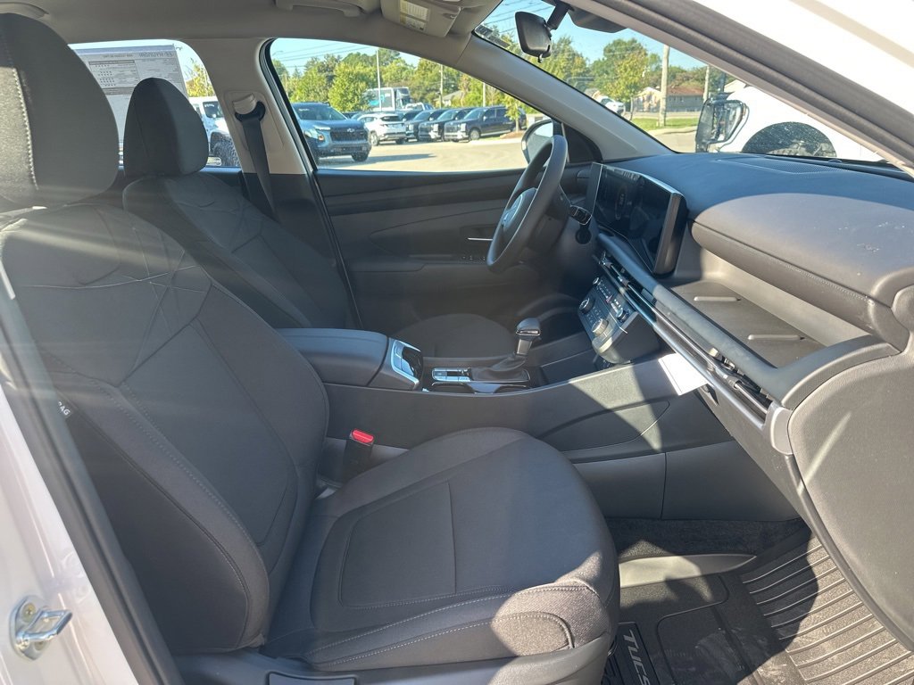 New 2026 Hyundai Tucson SE image 12