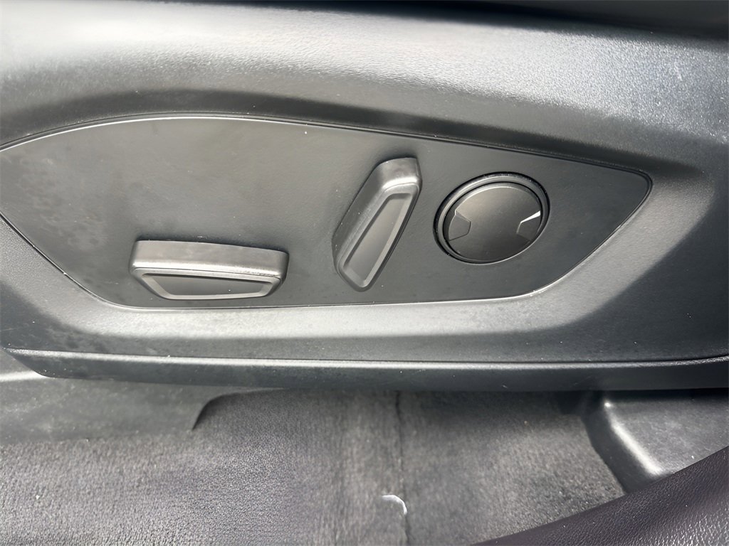 Used 2022 Ford Explorer XLT w/ Equipment Group 202A image 10