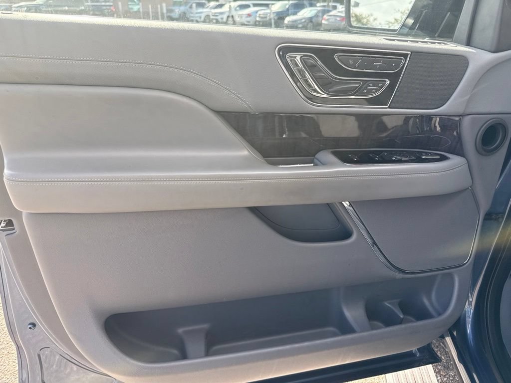 Used 2019 Lincoln Navigator Select w/ Technology Package AWD/4WD image 34