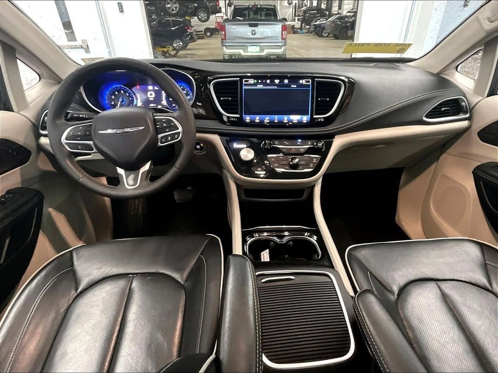 Used 2023 Chrysler Pacifica Limited FWD image 22