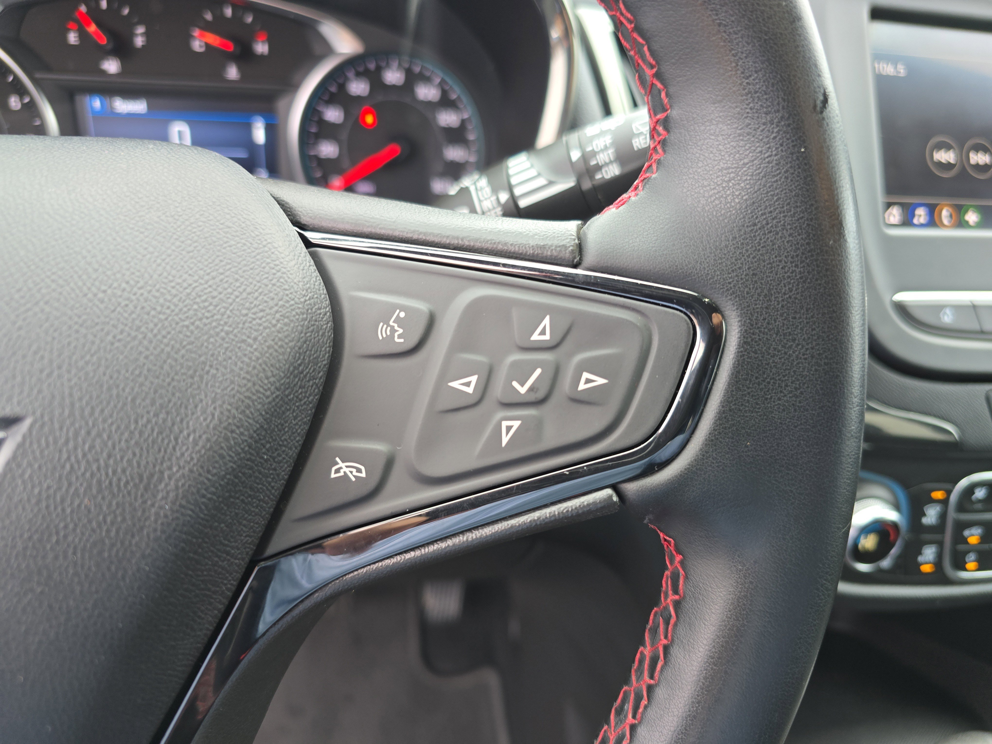 Used 2023 Chevrolet Equinox RS image 32