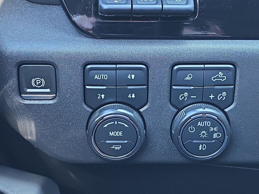 Certified 2022 Chevrolet Silverado 1500 ZR2 w/ Technology Package image 18