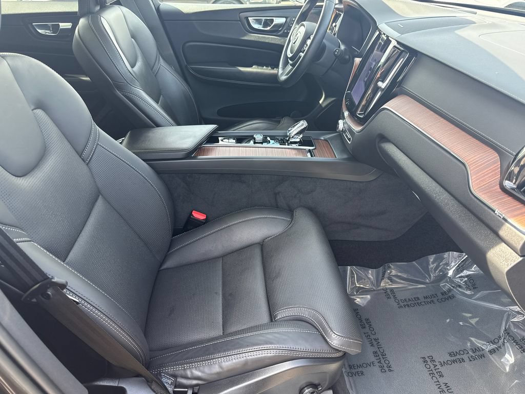 Used 2023 Volvo XC60 B5 Ultimate w/ Climate Package AWD/4WD image 12