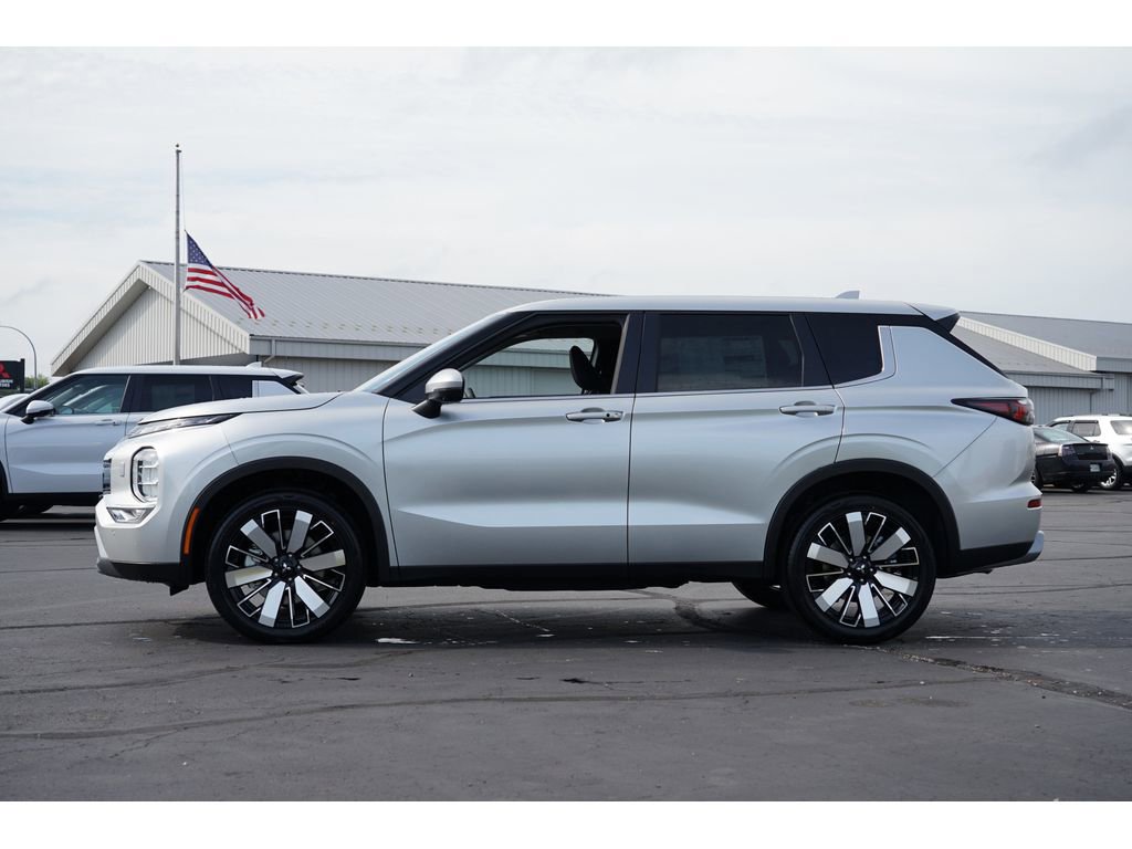 New 2025 Mitsubishi Outlander SE image 6