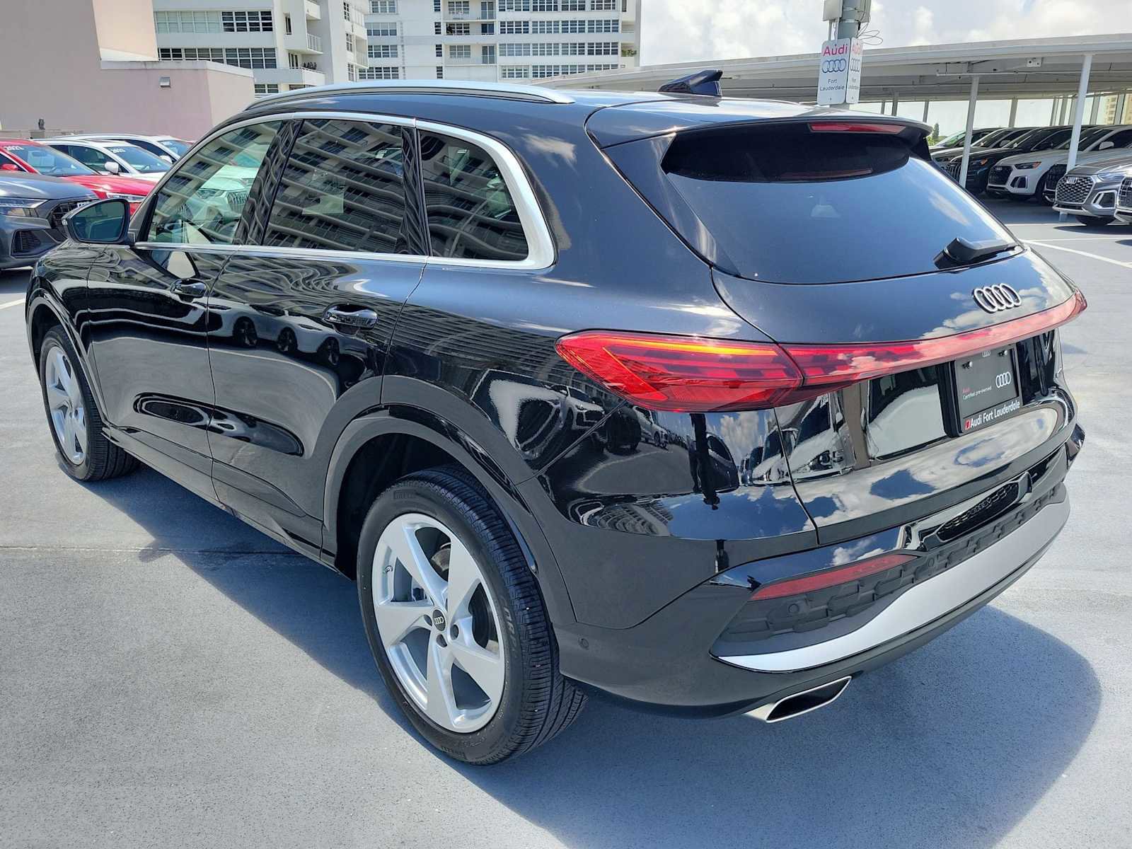 Used 2025 Audi Q5 Premium Plus w/ Premium Plus AWD/4WD image 4