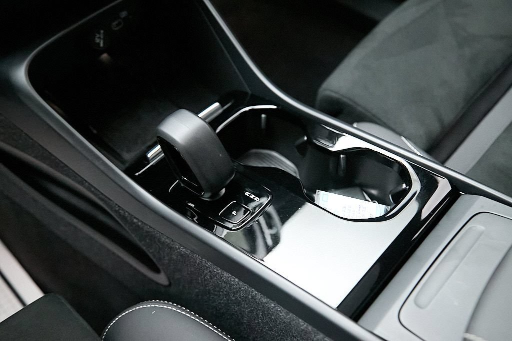 Certified 2023 Volvo C40 P8 Recharge Ultimate AWD/4WD image 17