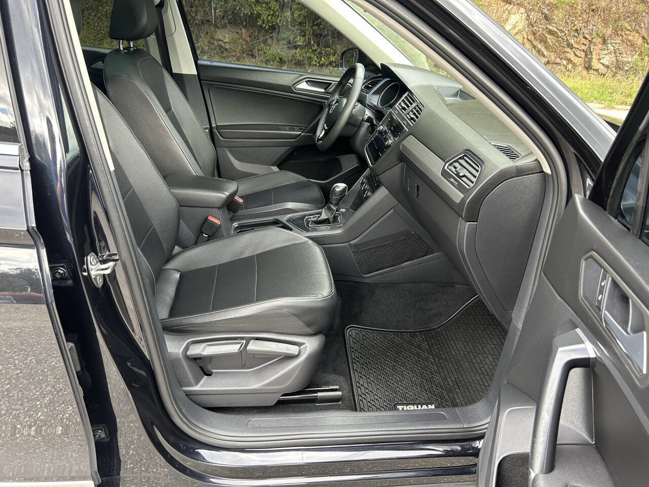 Used 2020 Volkswagen Tiguan SE w/ Panoramic Sunroof Package image 20