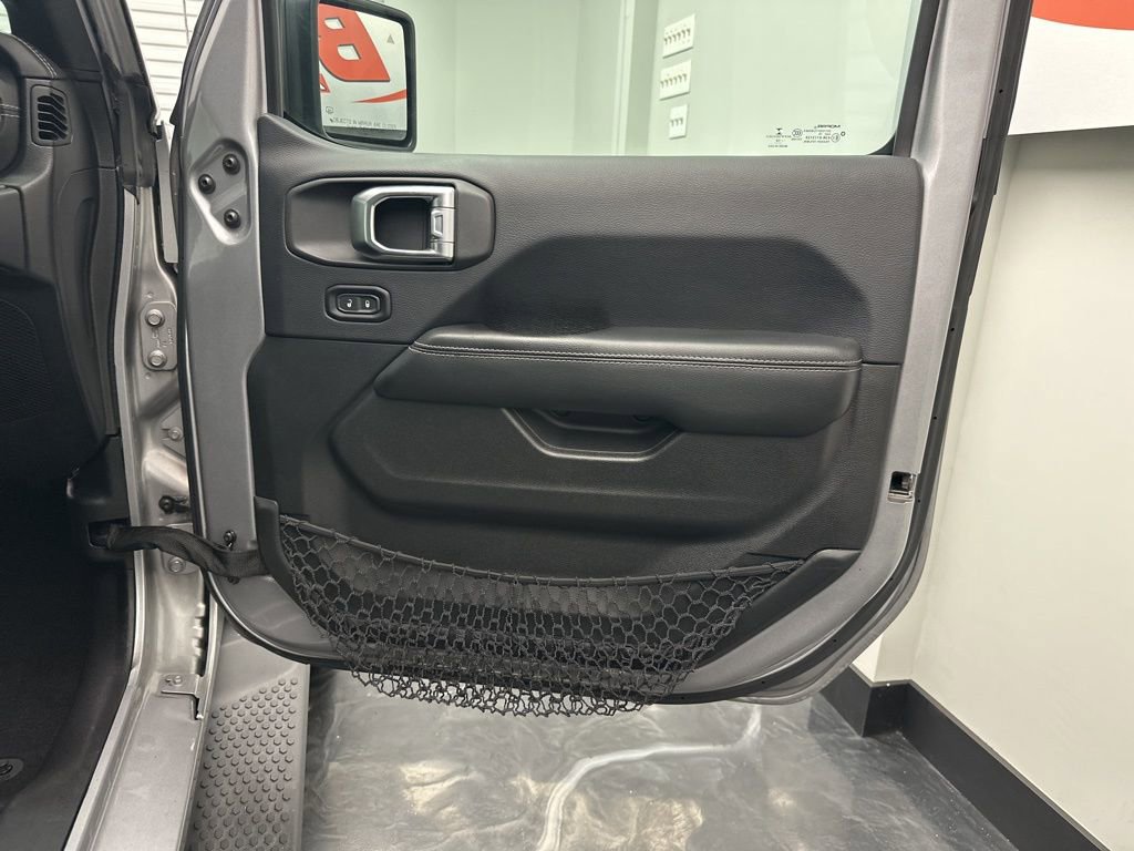 Used 2018 Jeep Wrangler Unlimited Sahara image 10