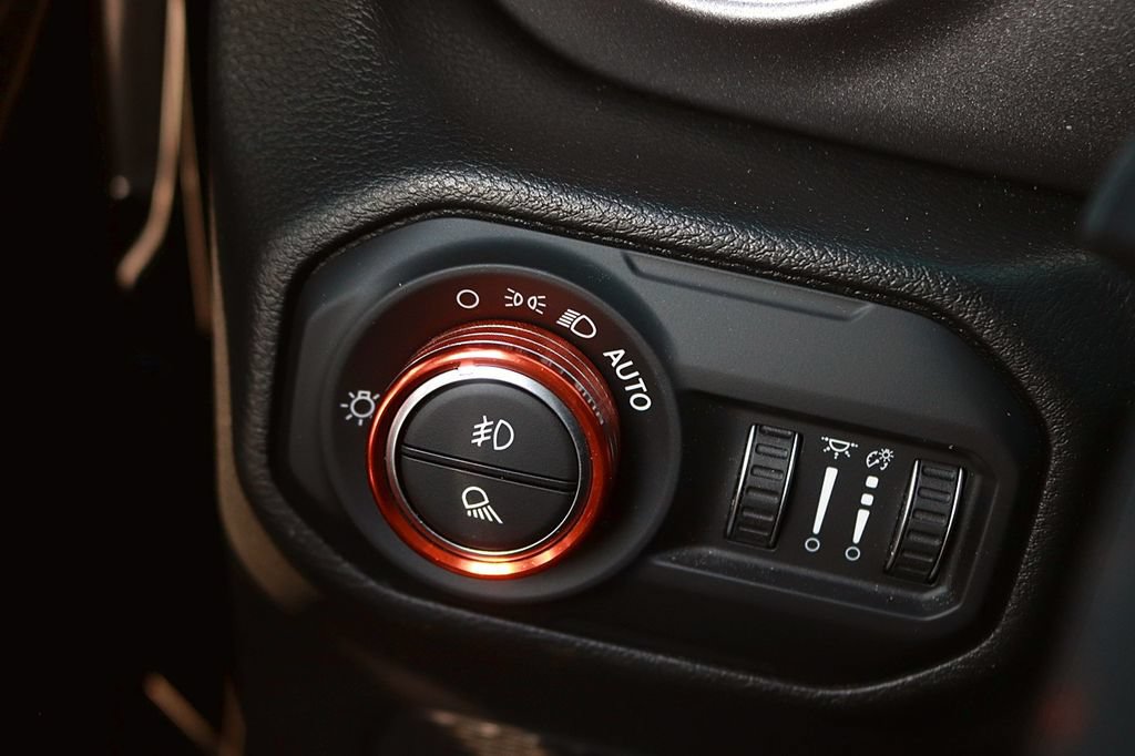 Used 2022 Jeep Gladiator Mojave w/ Cold Weather Group AWD/4WD image 24