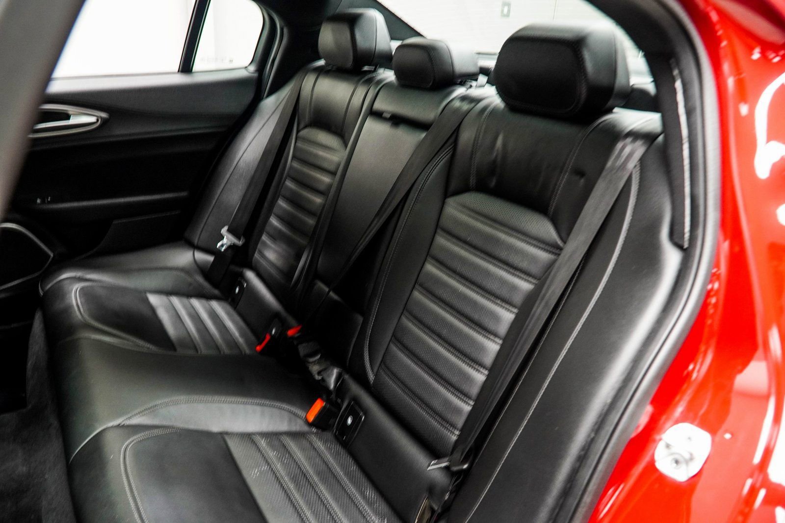 Used 2022 Alfa Romeo Giulia Veloce image 38