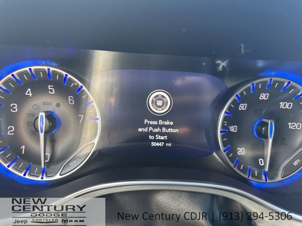 Used 2025 Chrysler Pacifica Limited FWD image 25