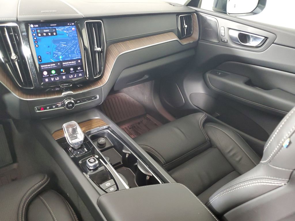 Certified 2023 Volvo XC60 B5 Ultimate w/ Climate Package AWD/4WD image 19