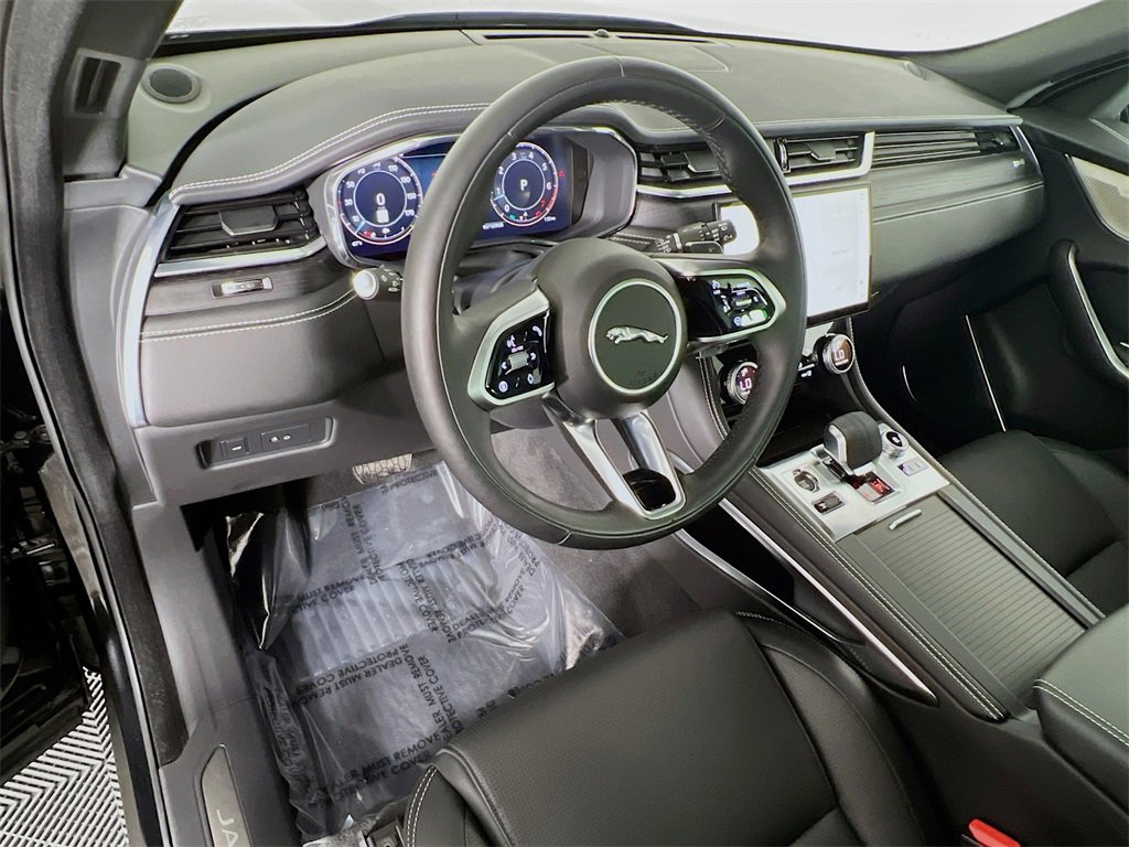 Used 2025 Jaguar F-PACE R-Dynamic S image 9