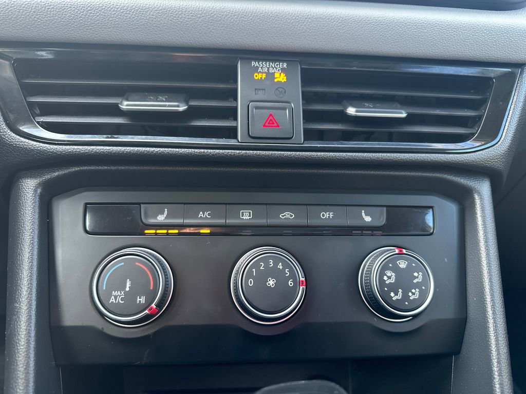 Certified 2022 Volkswagen Taos SE image 11