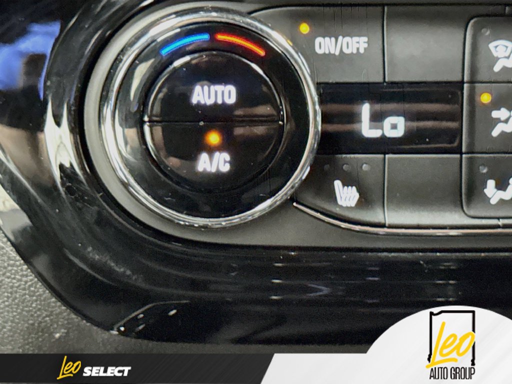 Used 2025 Chevrolet Trax RS w/ Sunroof Package FWD image 22