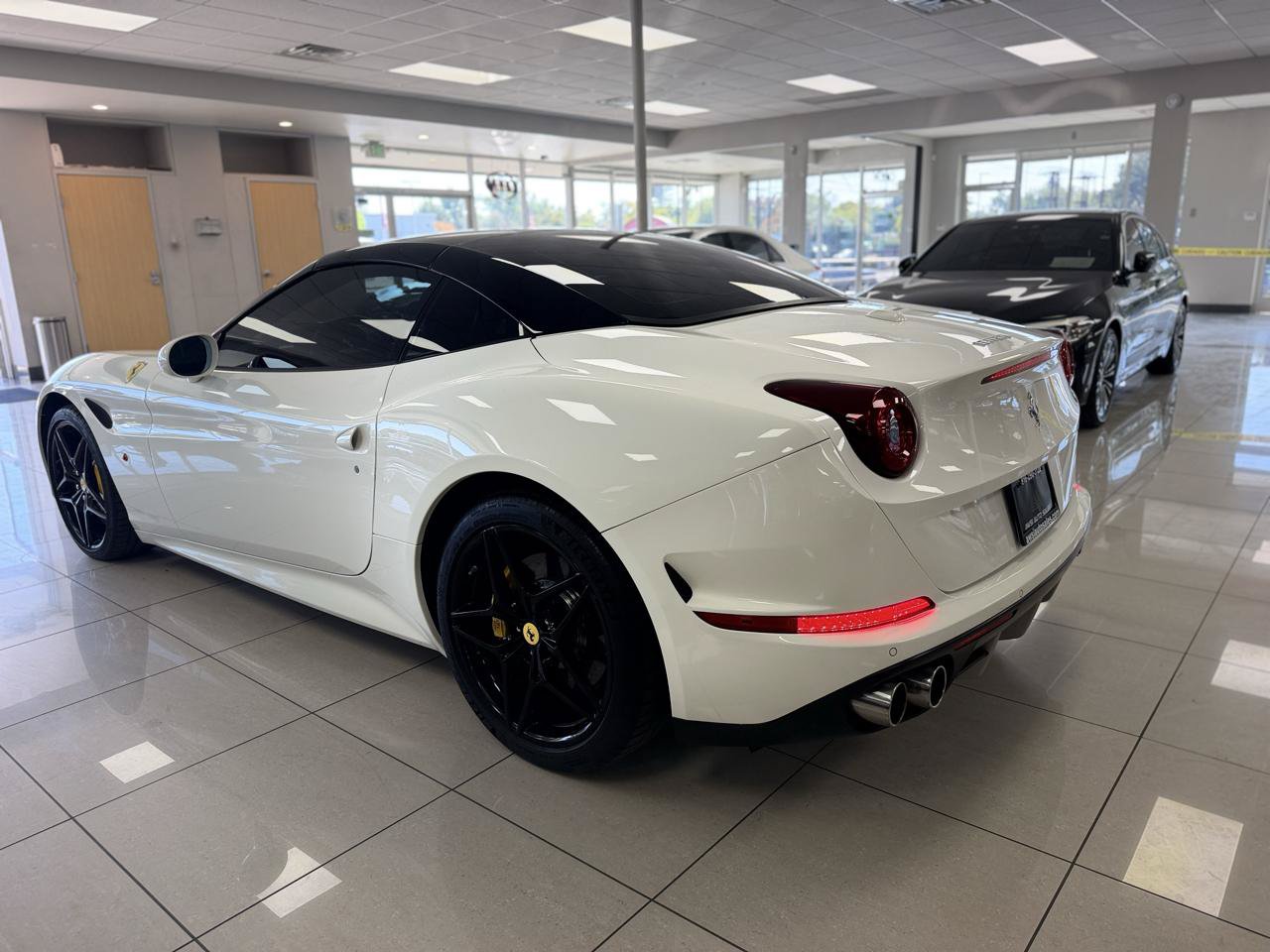 Used 2015 Ferrari California T RWD image 8
