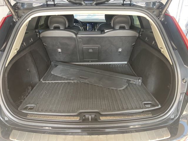 Used 2021 Volvo V60 T5 Cross Country w/ Climate Package image 9