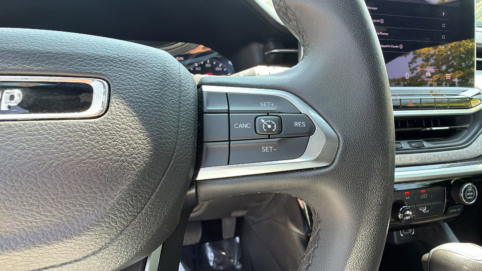 Used 2024 Jeep Compass Latitude AWD/4WD image 28