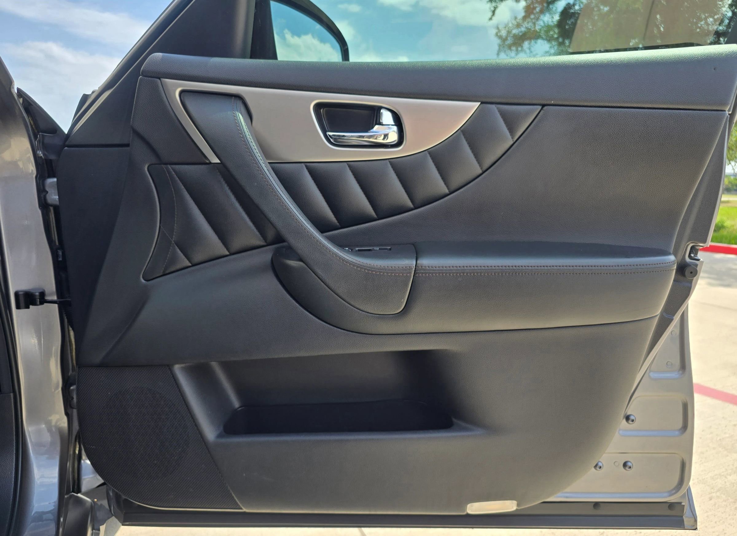 Used 2015 INFINITI QX70 2WD w/ Premium Package image 18