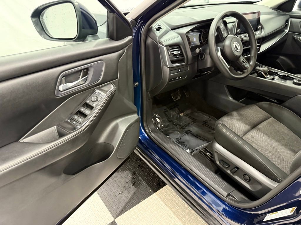 Used 2024 Nissan Rogue SV image 29