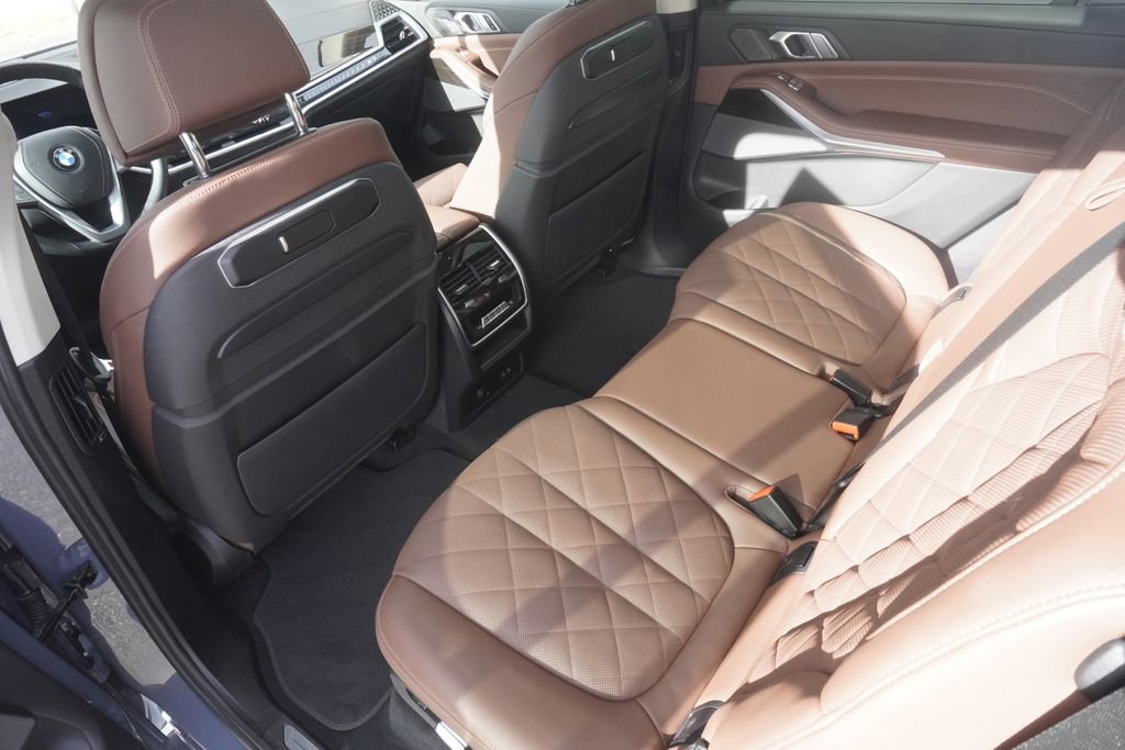 Used 2023 BMW X7 xDrive40i w/ Premium Package image 29