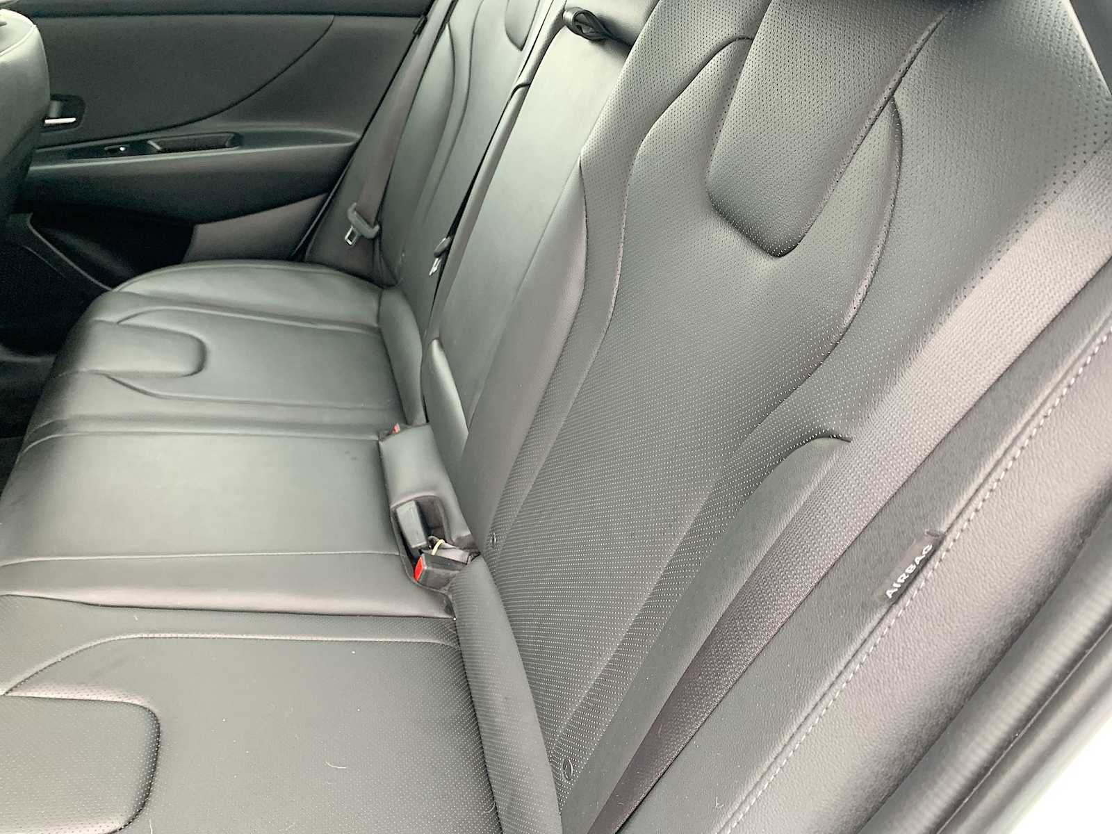 Used 2025 Hyundai Elantra Limited image 25