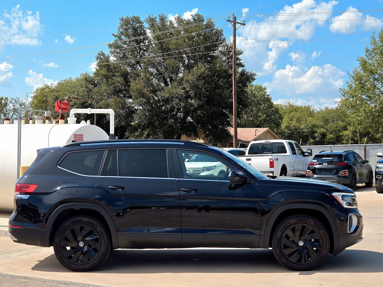 Used 2024 Volkswagen Atlas SE FWD image 3
