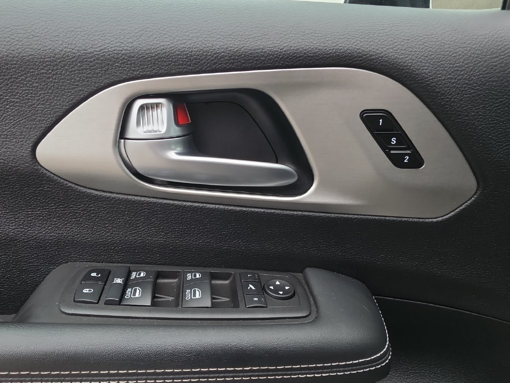 Used 2024 Chrysler Pacifica Limited w/ S Appearance Package FWD image 22