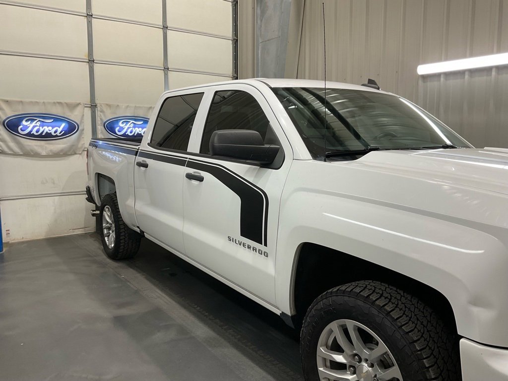 Used 2018 Chevrolet Silverado 1500 Custom w/ Custom Value Package image 4