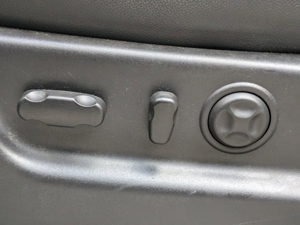 Used 2014 Chevrolet Suburban LTZ image 21