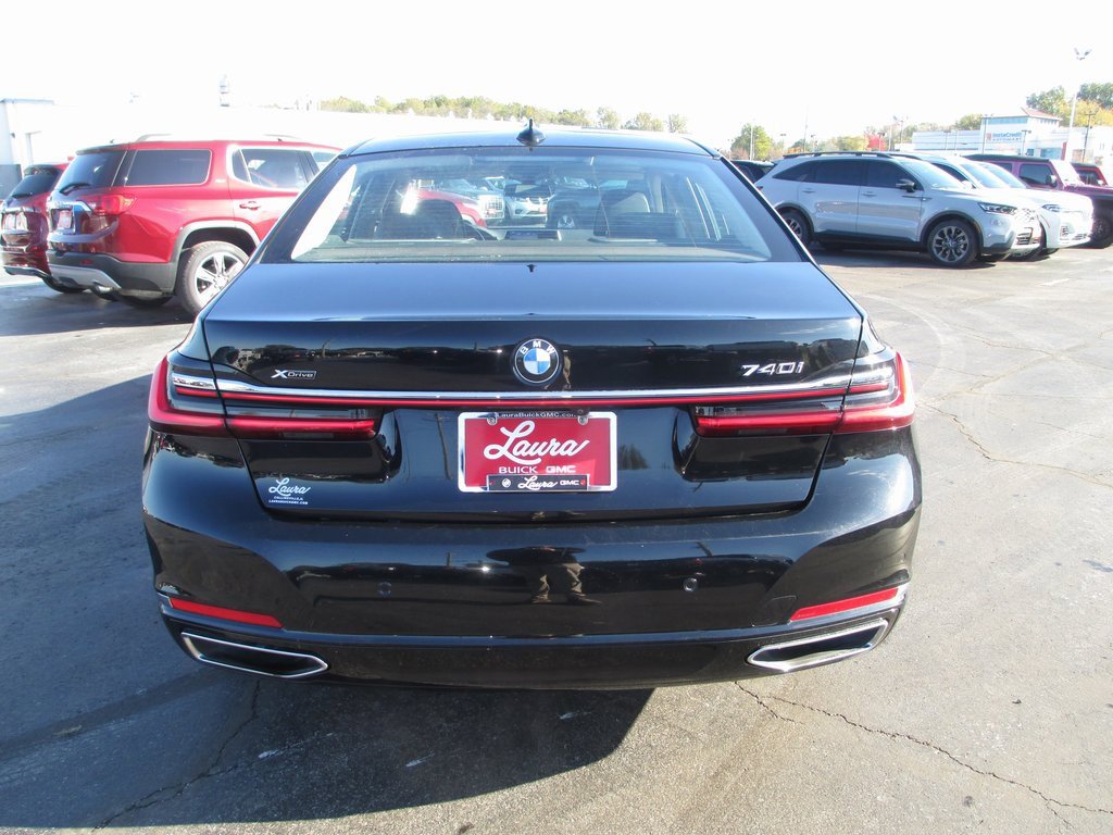 Used 2022 BMW 740i xDrive w/ Premium Package image 5