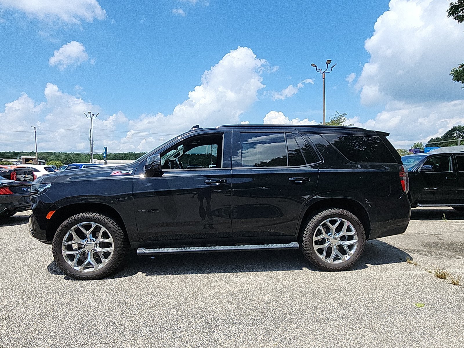 Used 2021 Chevrolet Tahoe Z71 w/ Z71 Signature Package AWD/4WD image 2