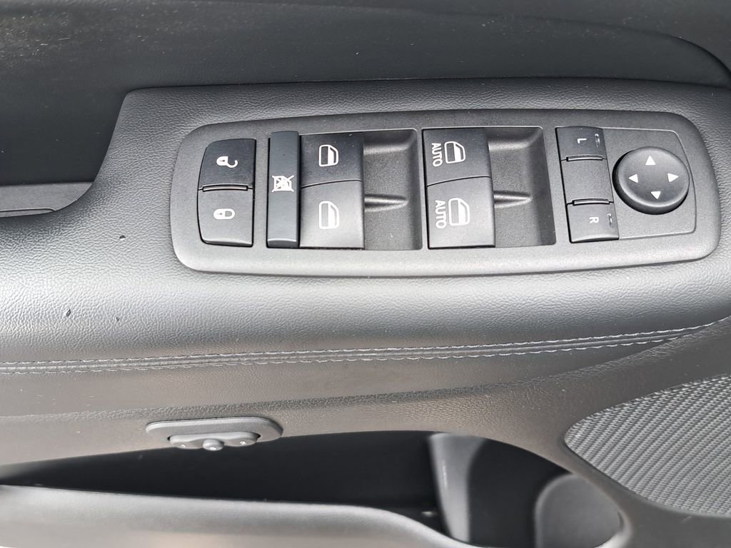 Used 2022 Jeep Grand Cherokee Limited AWD/4WD image 30