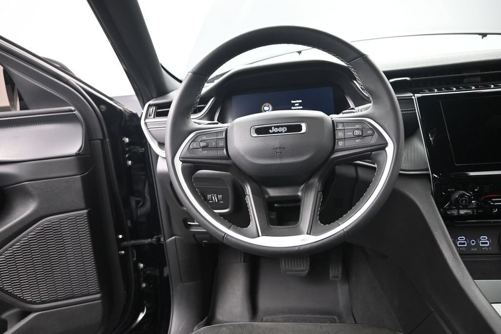 Used 2023 Jeep Grand Cherokee Altitude AWD/4WD image 26