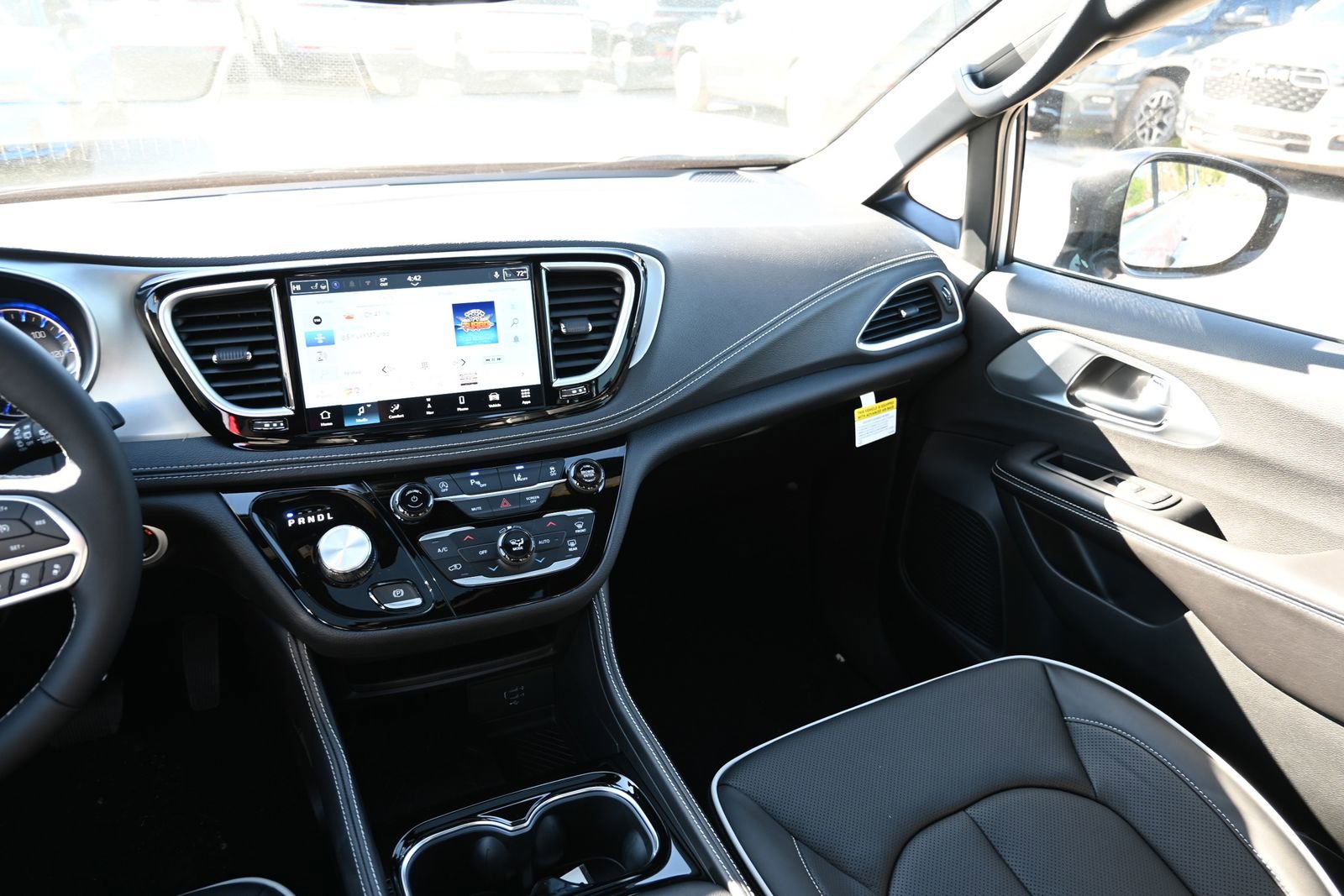 New 2026 Chrysler Pacifica Limited image 16