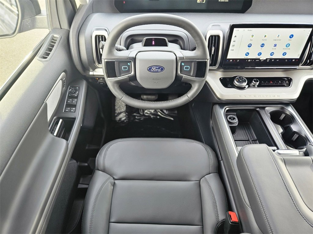 New 2026 Ford Expedition Active image 9