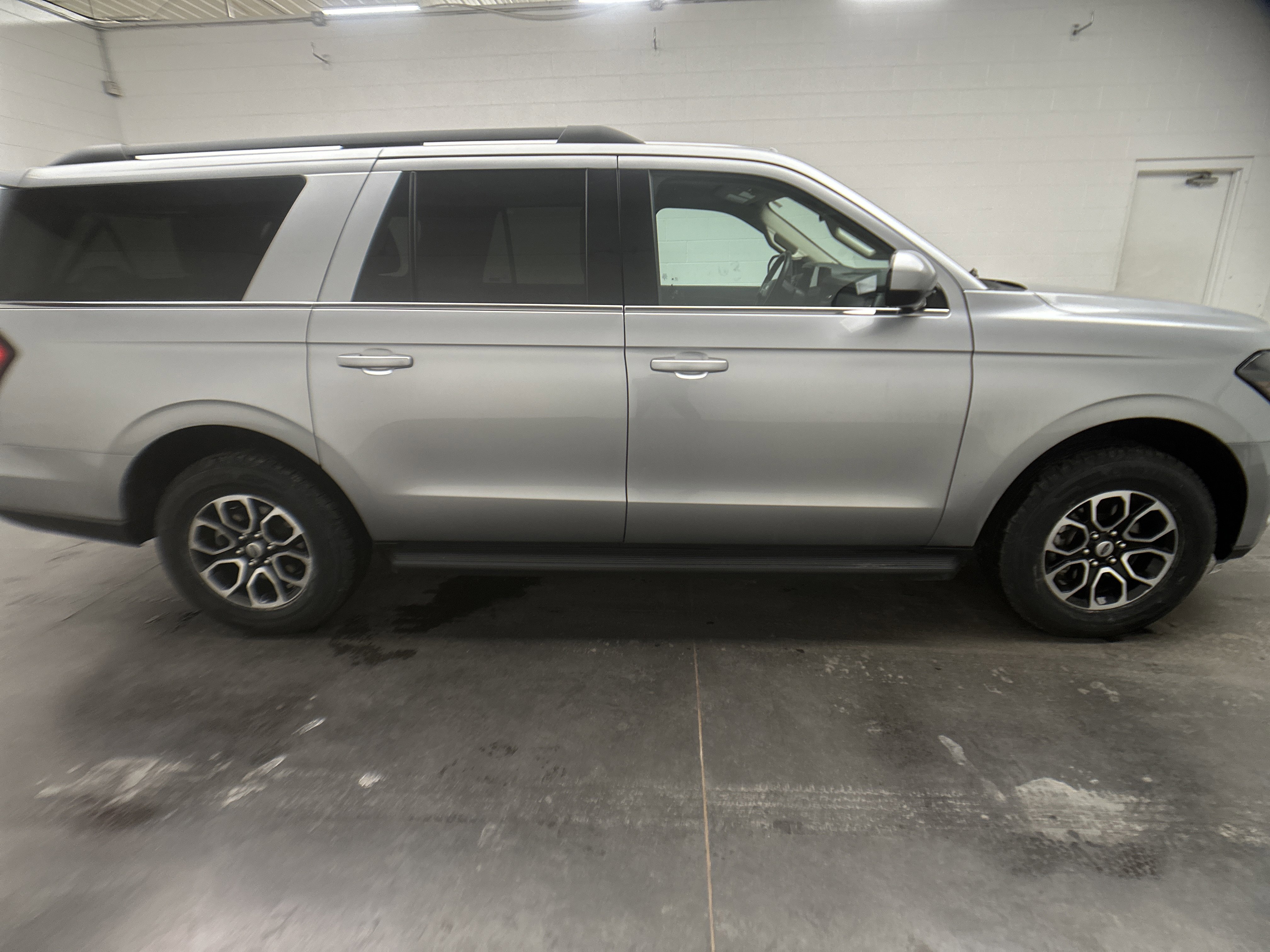 Used 2024 Ford Expedition Max XLT image 10