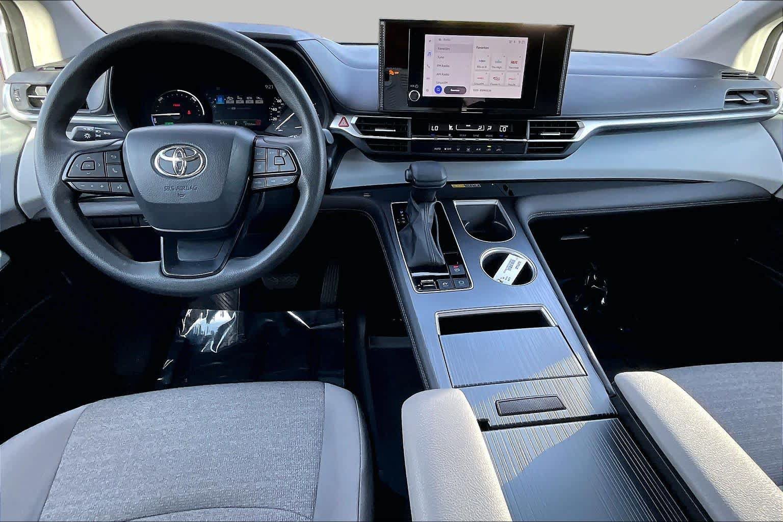 Certified 2025 Toyota Sienna LE FWD image 15