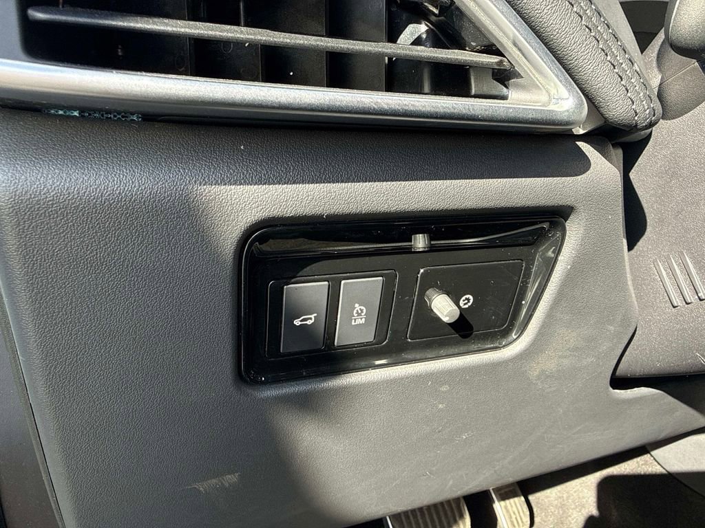 Used 2019 Jaguar F-PACE Prestige image 26