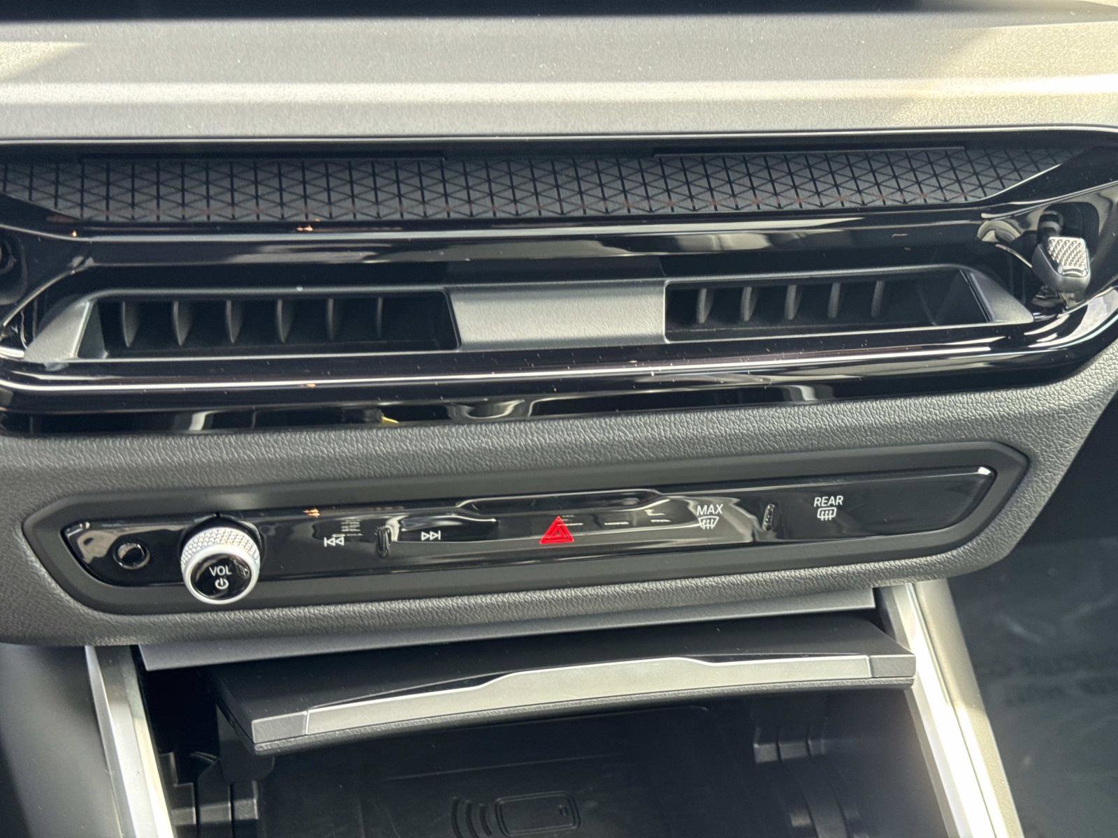 Used 2025 BMW 230i xDrive 230i xDrive Coupe AWD w/ Premium Package image 18